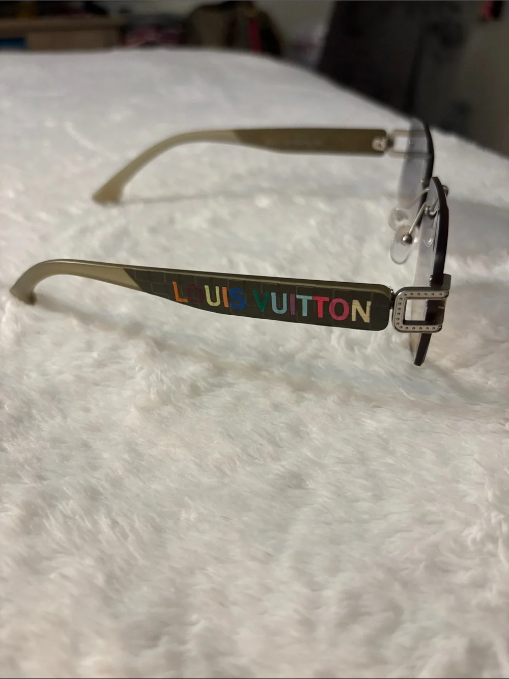 Fashion sunglasses contemporary rimless